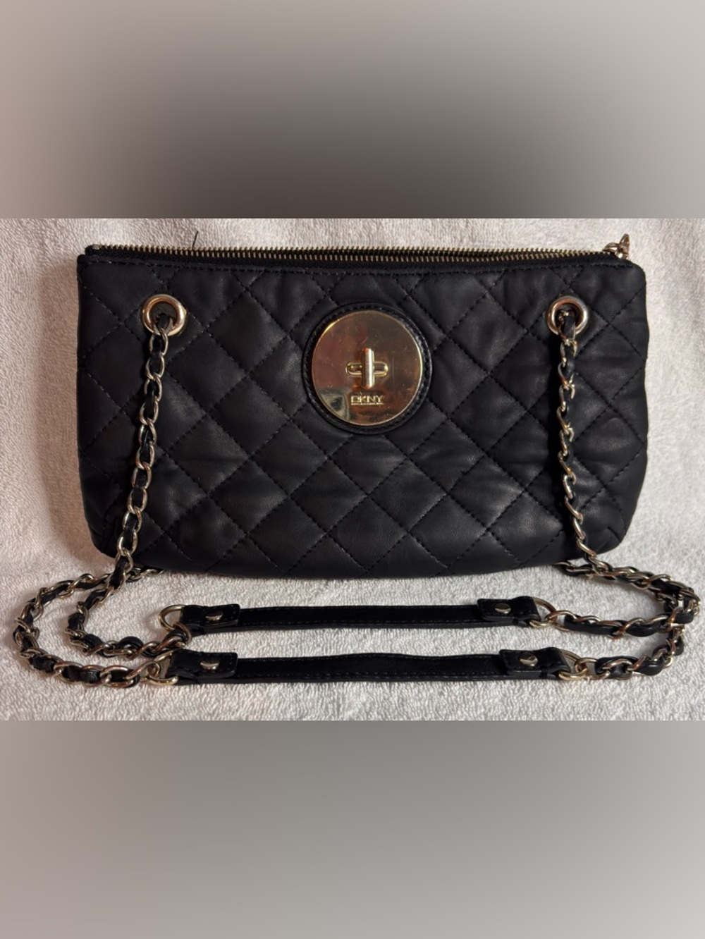 DKNY Donna Karan Quilted Soft Leather Hand/Shoulder Bag Chain Straps